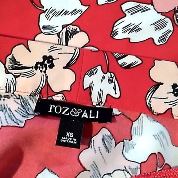 Roz&Ali red floral top - Picture 4 of 12
